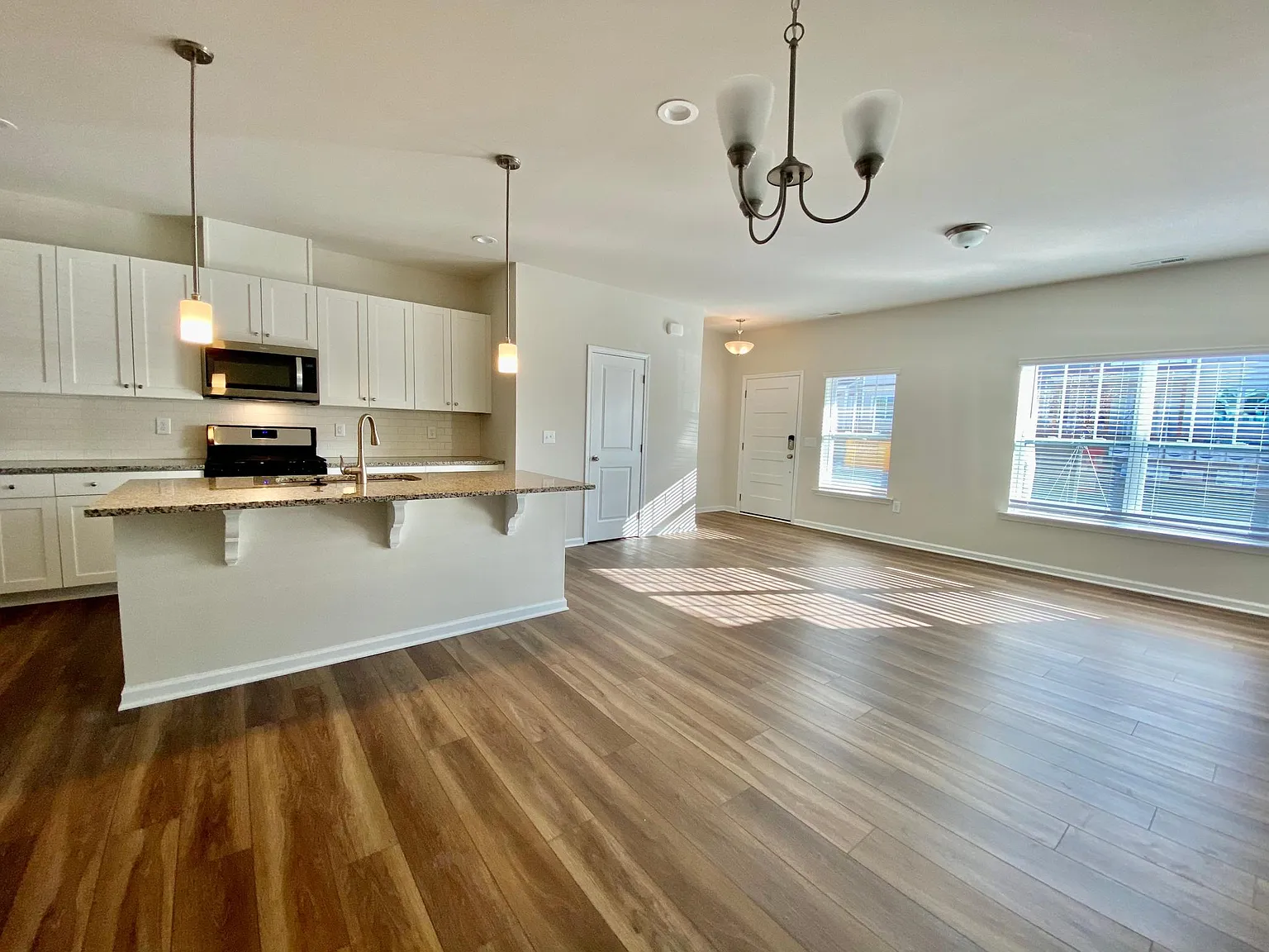 3 bed, 2.5 bath, 1653 sqft, $1,750 — Photo 4