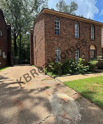 2nd image of 1281 Royal Oaks Cv