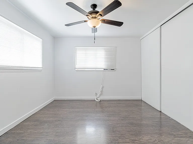 221 E Craig Pl #1 — Photo 11