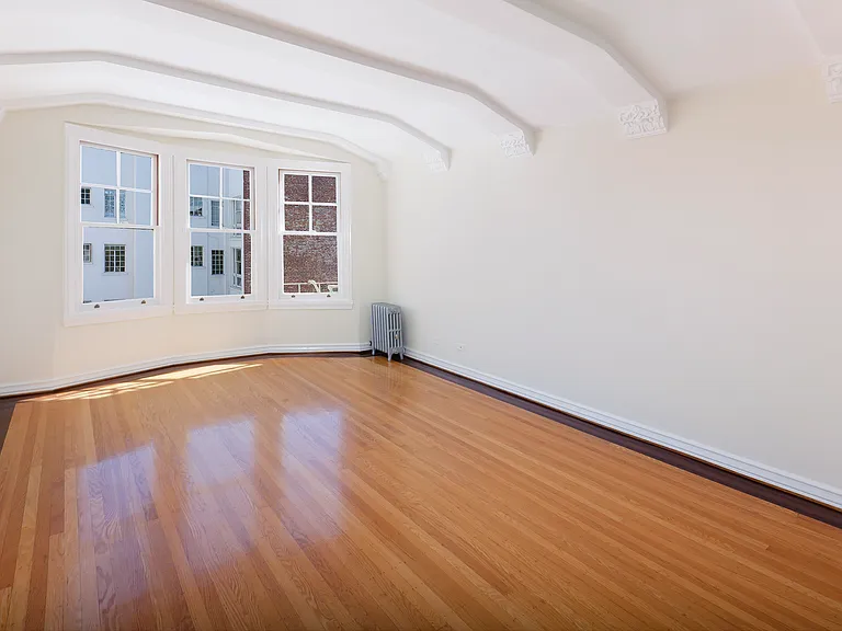 2398 Pacific Avenue Apartments — Photo 26