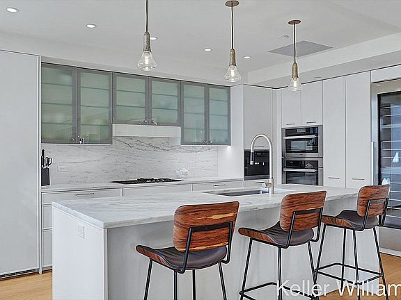 5th image of 245 W 14th St Unit Tower 2