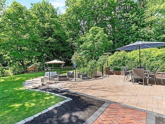 5th image of 35 Sleepy Hollow Ln