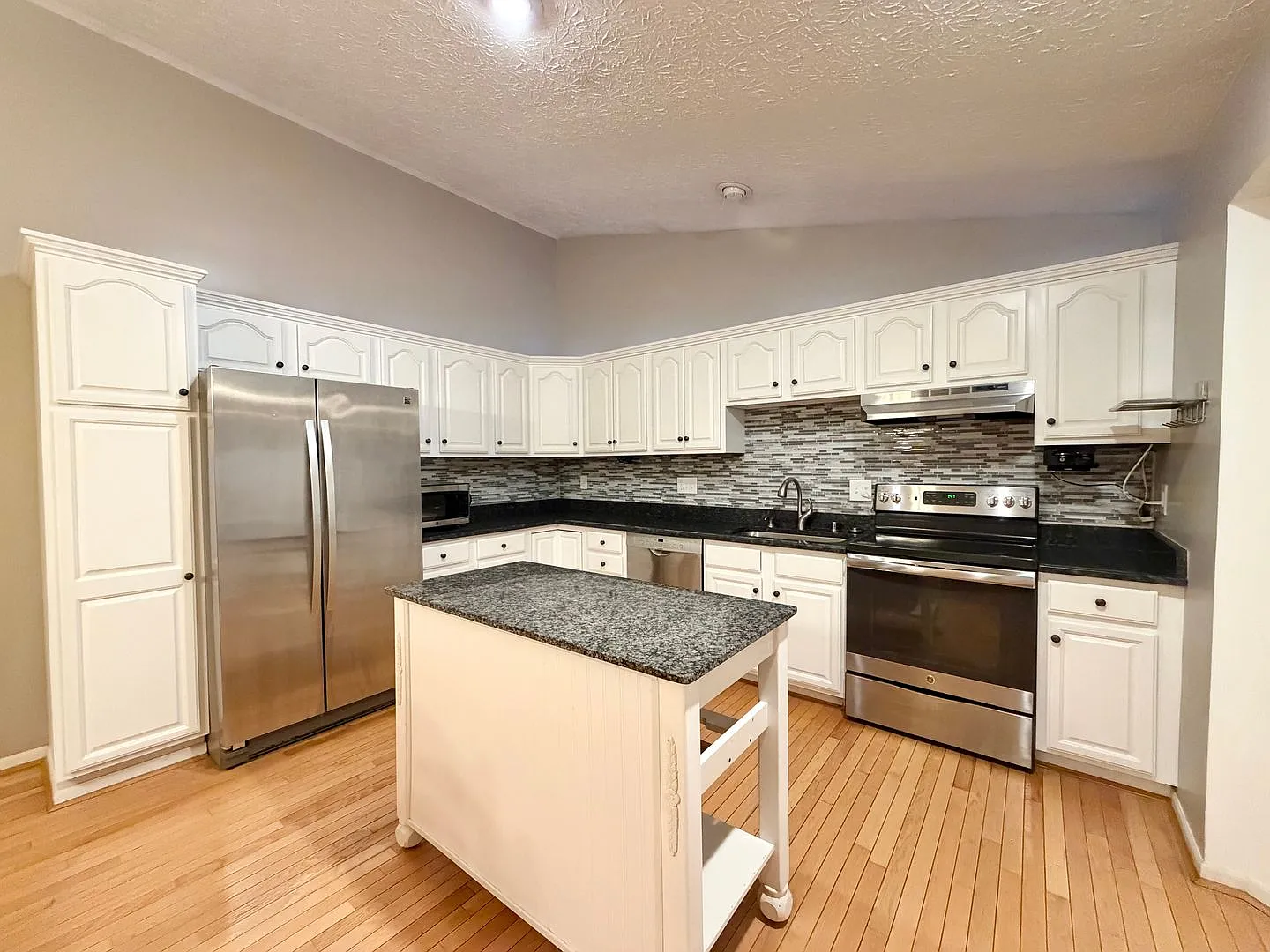 3 bed 2.5 bath with bonus room in Elsmere KY — Photo 2