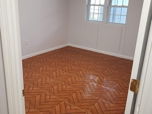 3rd image of 3743 Lyme Ave #1