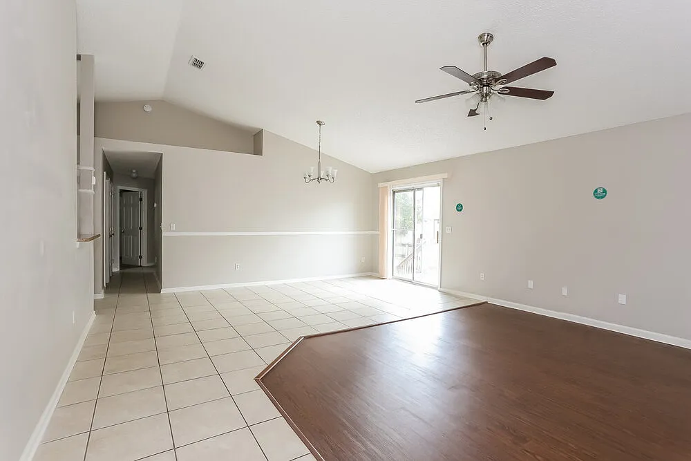 3 bed, 2.0 bath, 1326 sqft, $2,005 — Photo 3