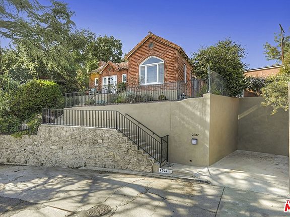 3rd image of 2537 Hyler Ave