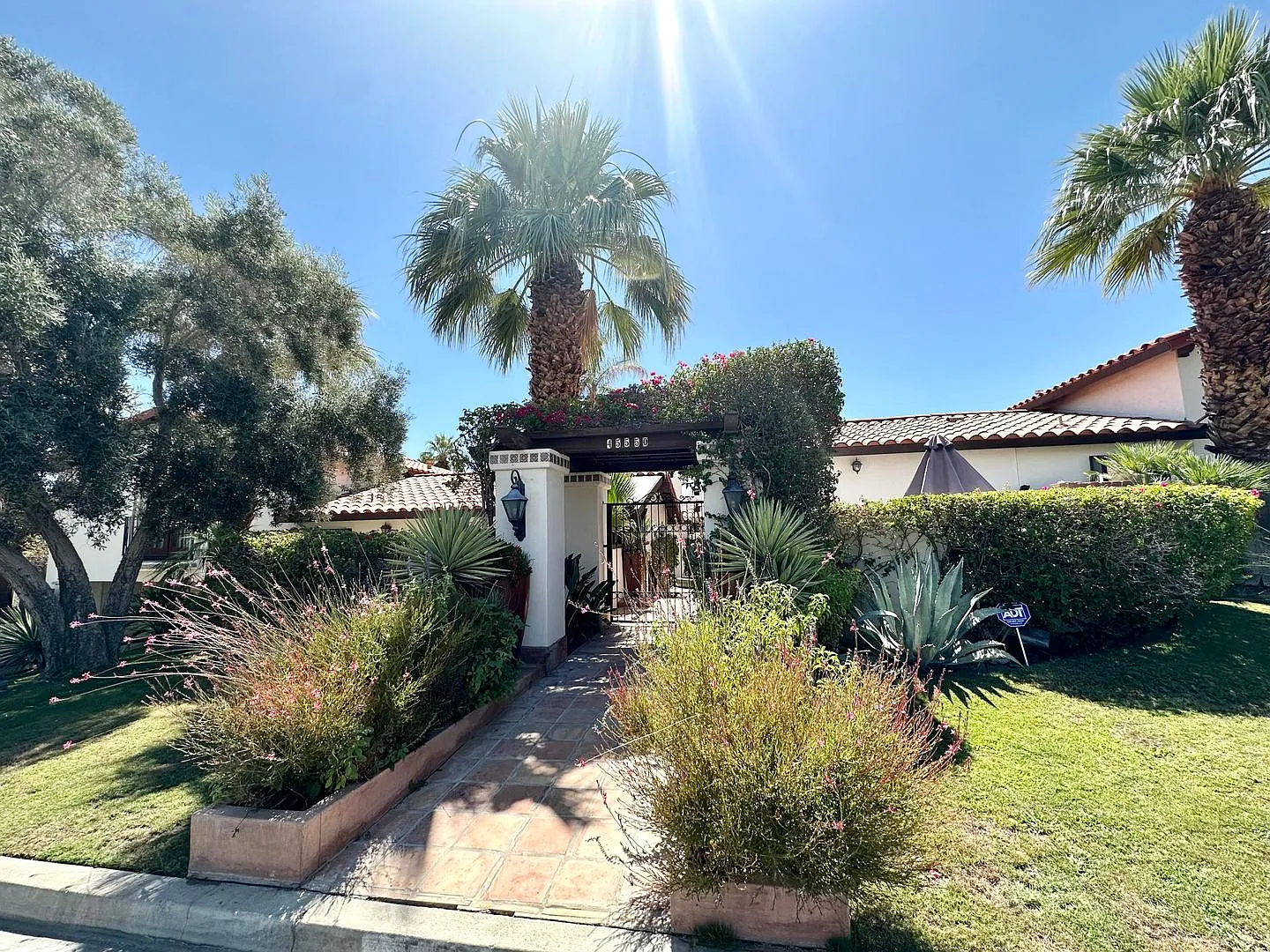 Coming Soon!! Charming Furnished 2 Bed 2 Bath Condo In Palm Desert Close To El Paseo! — Photo 2