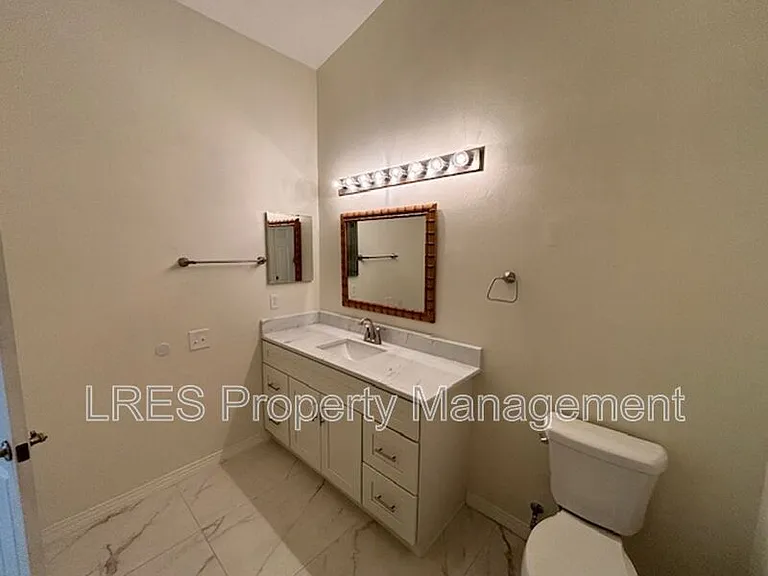1028 Kerwood Cir — Photo 33