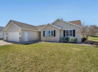N1193 Redwing Dr, Greenville, WI 54942