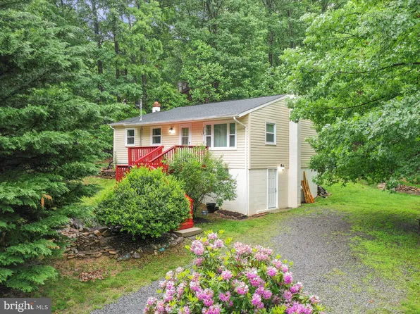 738 Johnnycake Ln, Harpers Ferry, WV 25425