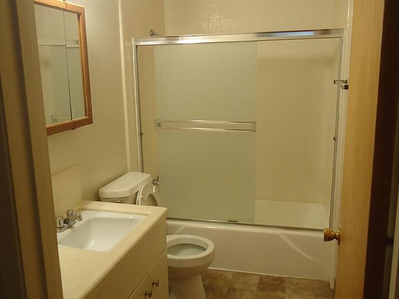 5th image of 99 Glen Eyrie Ave APT 11