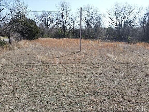 4th image of 2441 E Rock Creek Rd