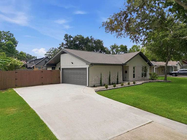 2603 Baycrest Dr — Photo 2
