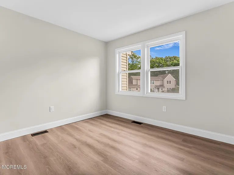 107 Tavistock Dr — Photo 5