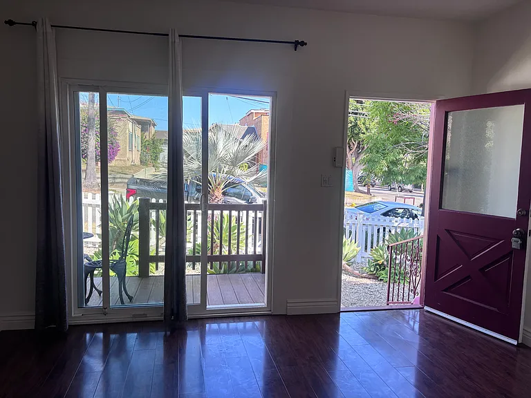 503 Bay St — Photo 5