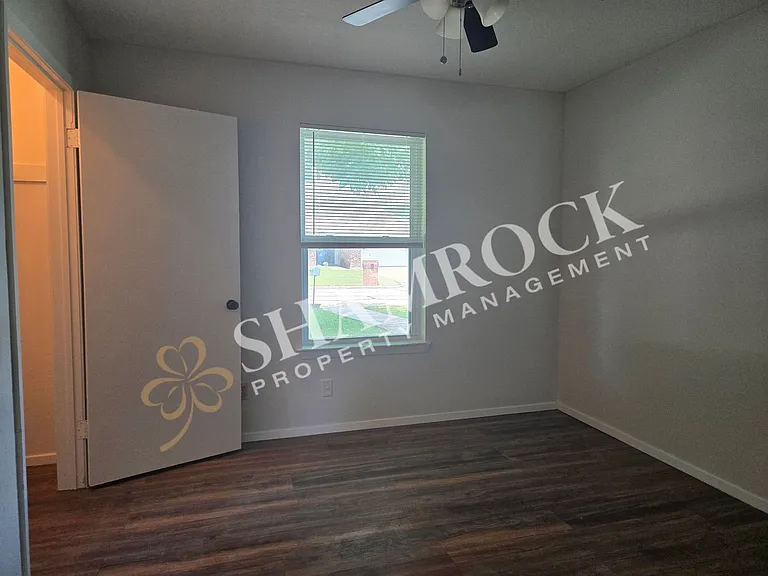929 Rosedale Dr — Photo 9