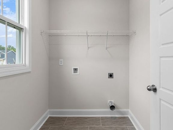 4th image of 180 Donegal Dr