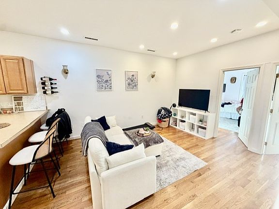 3rd image of 111 Salem St APT 2