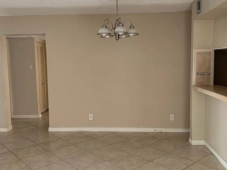 700 Sunset Dr — Photo 3