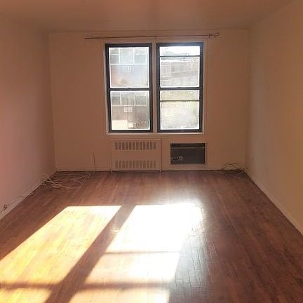 3rd image of 25-46 Crescent St #3