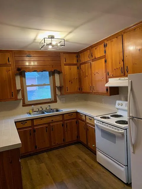 3 bed, 1.5 bath, 1744 sqft, $1,895 — Photo 4