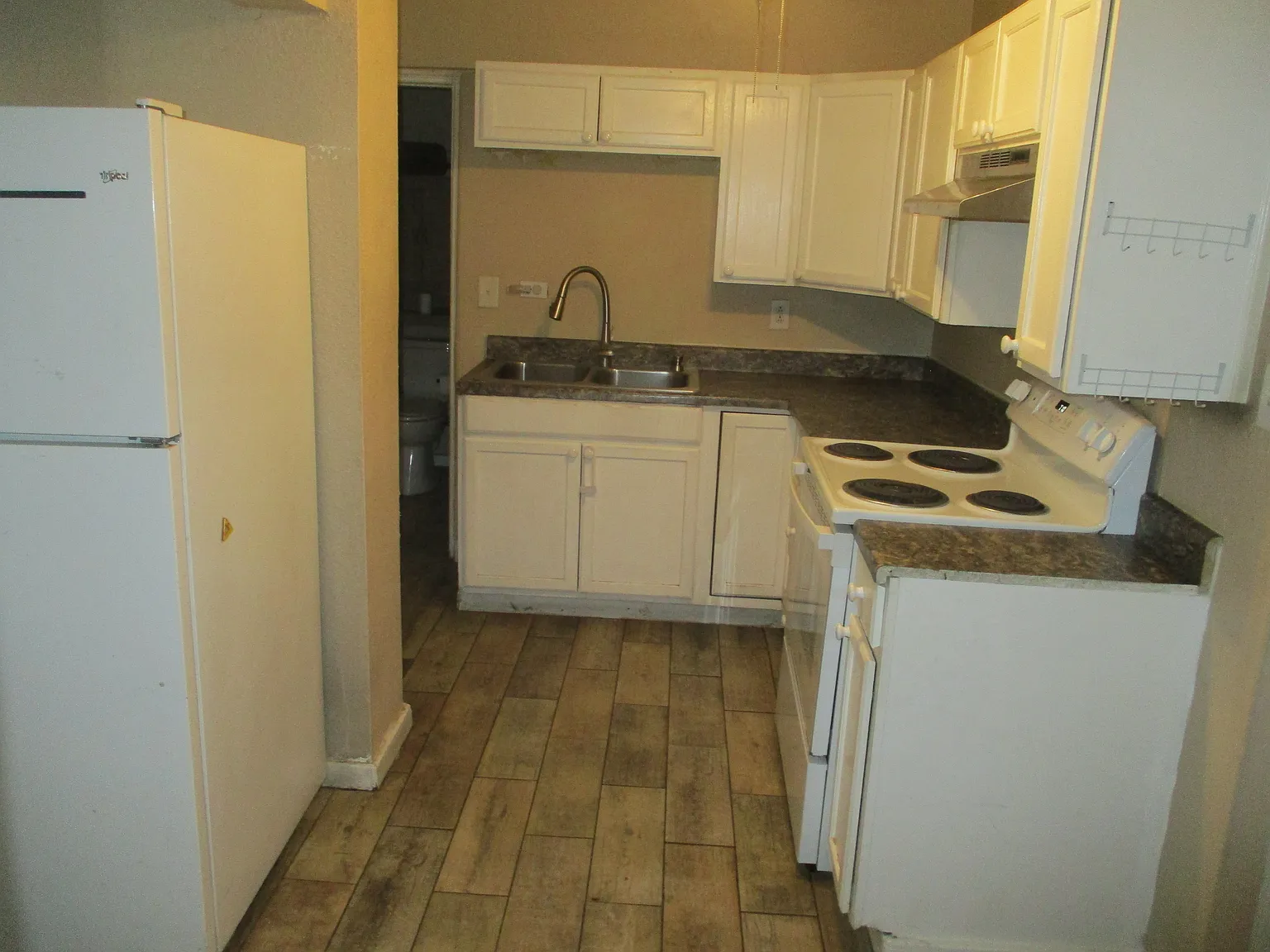2 bed, 890 sqft, $1,200 — Photo 3