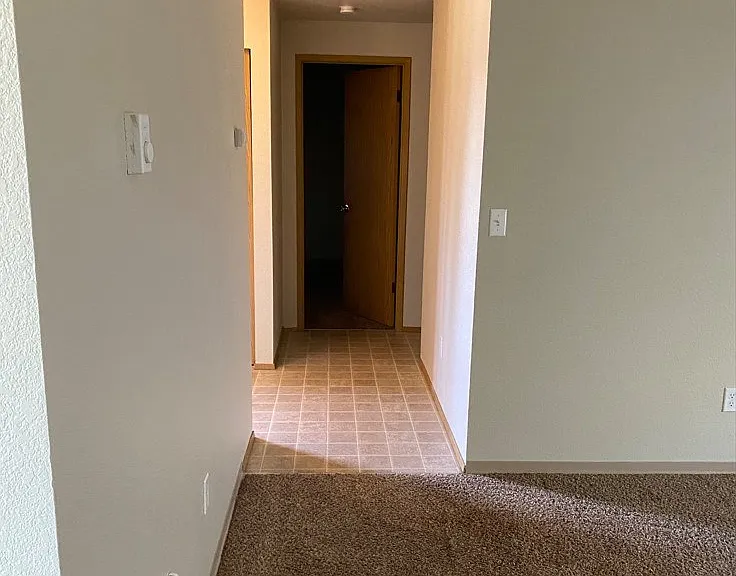 ALLEN CREEK APARTMENTS — Photo 9