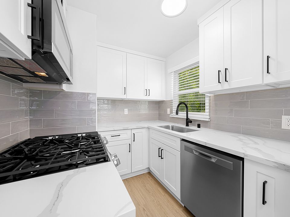 Brand New Kitchen Cabinets and Appliances.