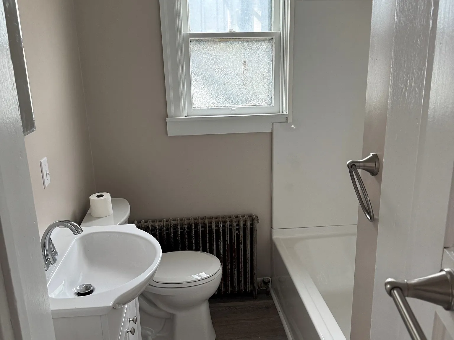 1 bed, 900 sqft, $1,100 — Photo 1