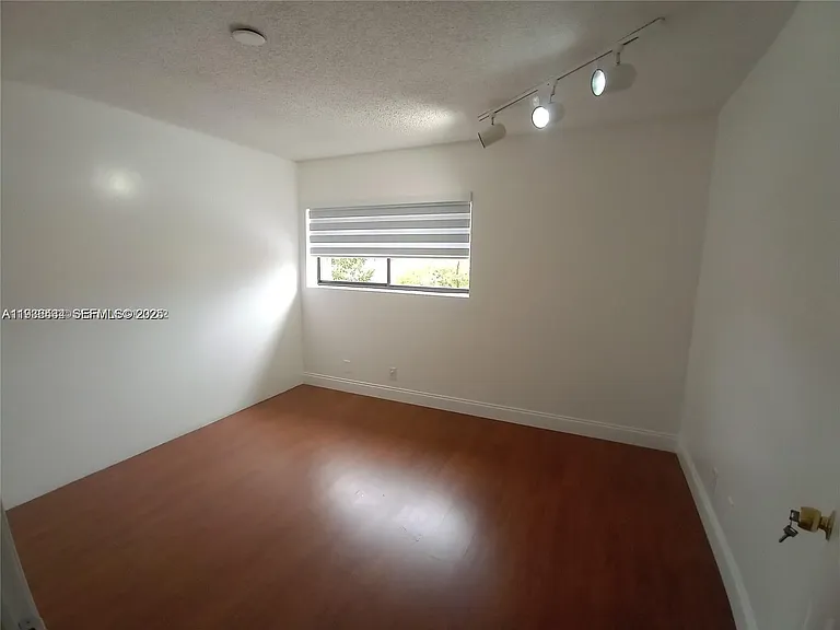 6533 NW 170th Ln — Photo 6