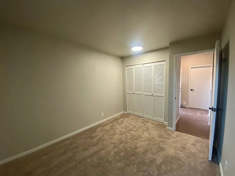 700 NE 42nd St — Photo 36