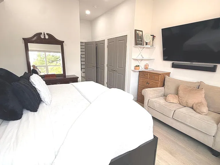 2239 Tasker St — Photo 24
