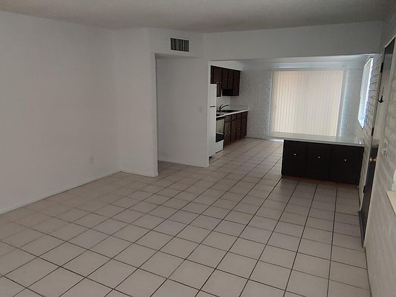 4th image of 3236 E Blacklidge Dr