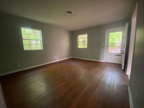 5th image of 206 Pinecrest Dr APT 6