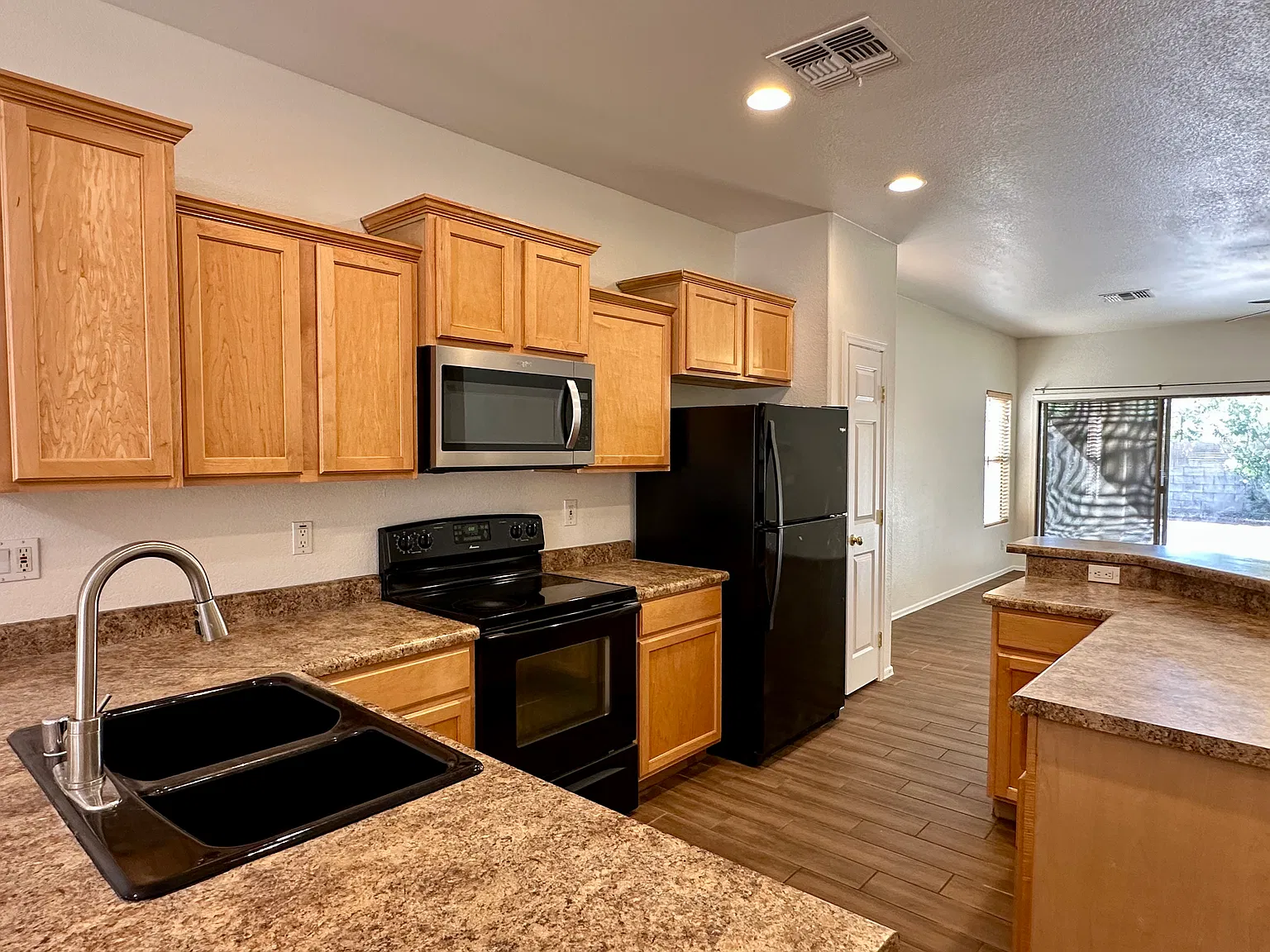 3 bed, 1540 sqft, $1,820 — Photo 2