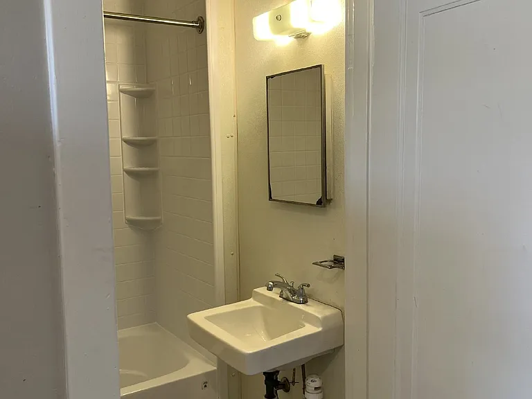 2129 Ashwood Ave #1 — Photo 10