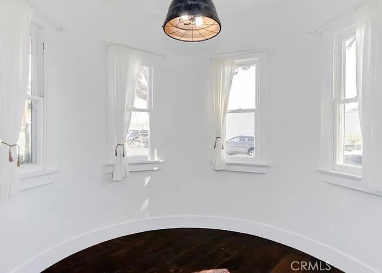 501 Avenue B — Photo 11