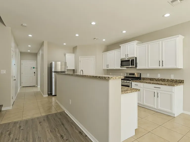 8237 W Kittiwake Ln — Photo 5