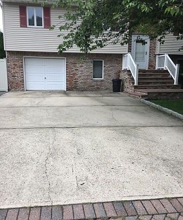 4th image of 325 Ontario St