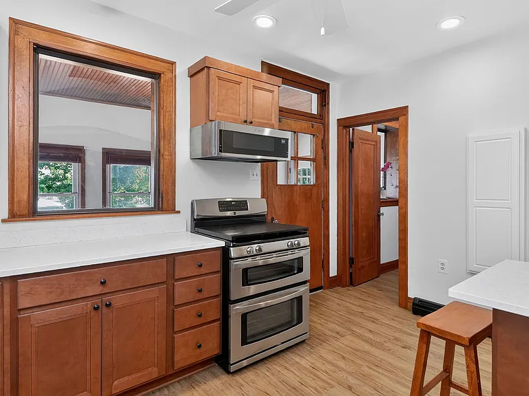 708 McCarthy Rd — Photo 8
