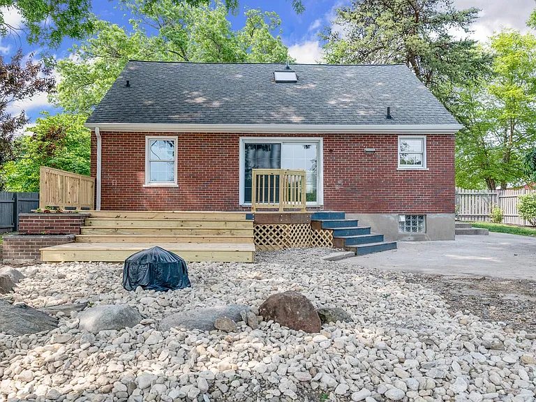 7981 State Rd — Photo 42