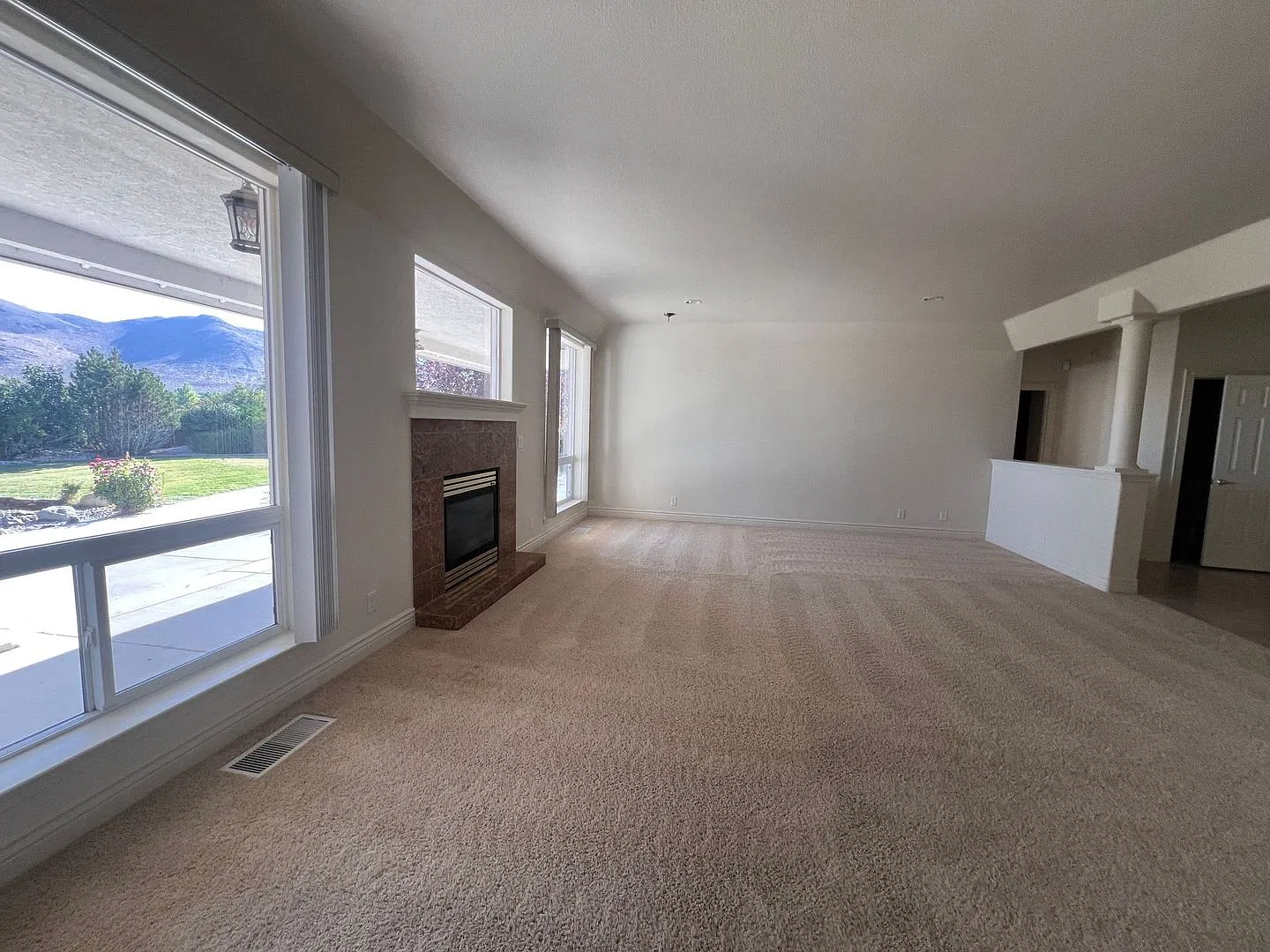 *Must See* 3/2.5 Home W/ 3-Car Garage In Minden - Saratoga Springs Neighborhood — Photo 4