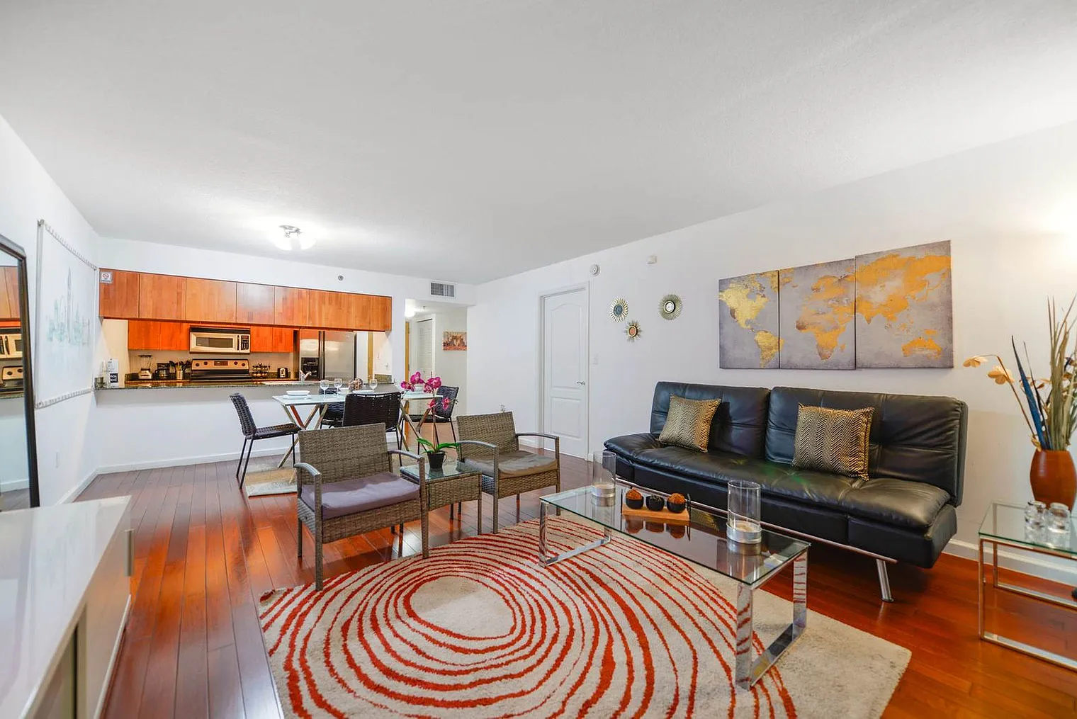 1 bed, 1.0 bath, 818 sqft, $3,090 — Photo 3