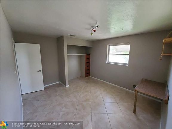 4th image of 3632 SW 16th Ct