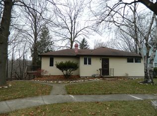 620 Karlyn St, Combined Locks, WI 54113