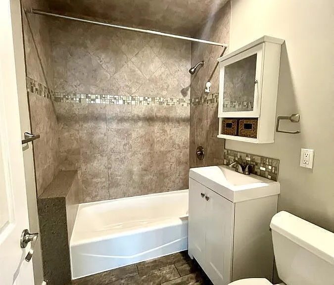 390 W Oliver St — Photo 14