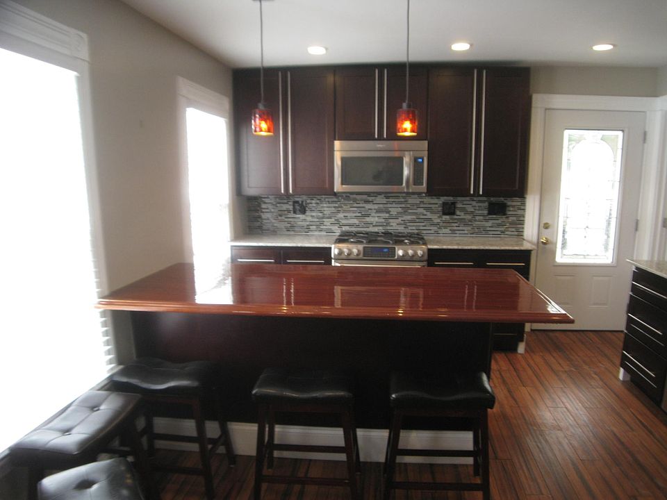 1st image of 18 Russell St #2