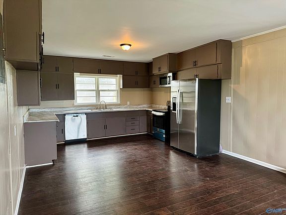 3rd image of 461 Dogwood Dr