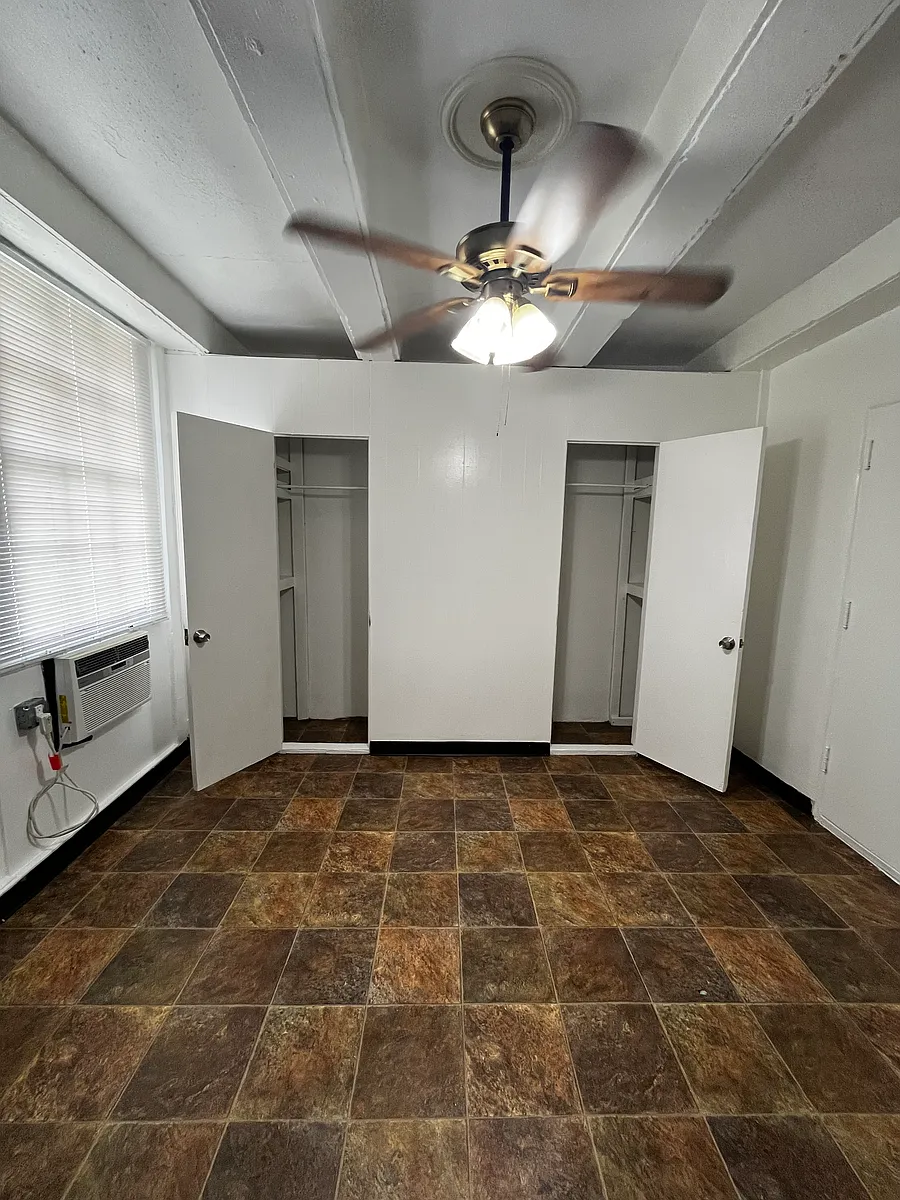 Building Photo - 3804 Brandt St #204