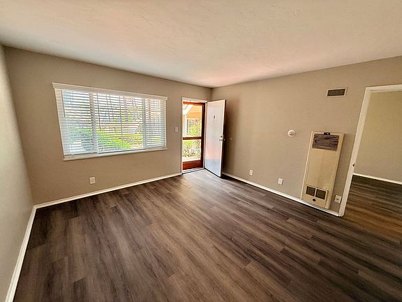 5th image of 8447 La Mesa Blvd #4